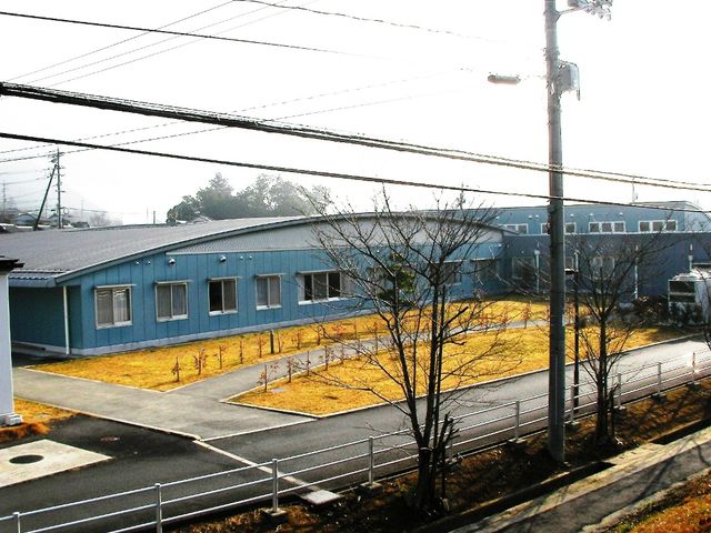 広い敷地の外観 外観 広々とした敷地に建つ施設の外観です。明るい環境で安心して働けます。