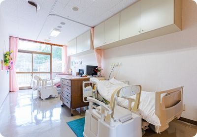 光が差し込む居室