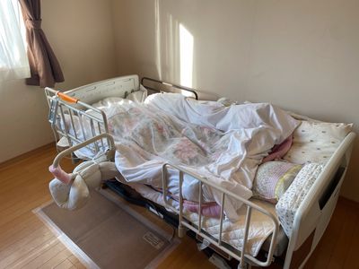 ベッドが置かれた個室