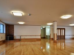 広々とした明るい機能訓練室