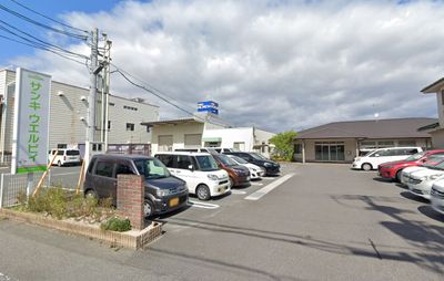 駐車場と外観