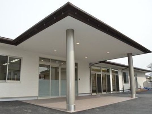 建物正面外観  