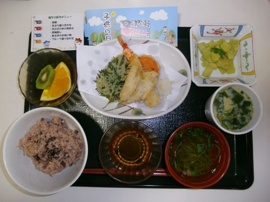 彩り豊かな料理の食堂