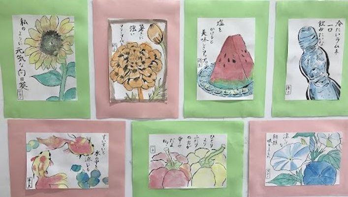 絵が飾られた壁