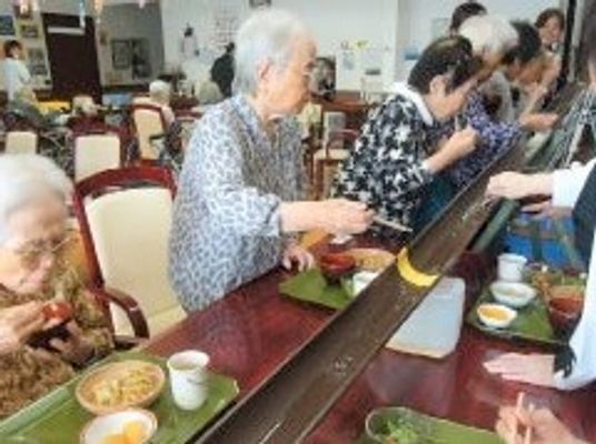 和やかな食事のひと時