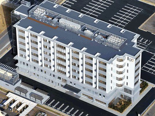 白い建物の外観