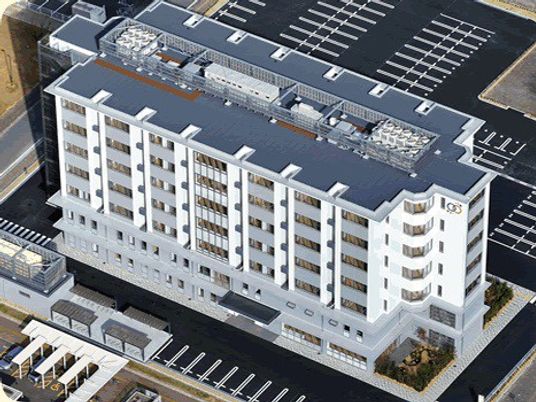 白い建物の外観