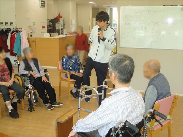 活動の様子が見える部屋