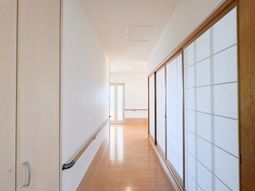 やさしい光の廊下