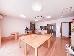 広々としたダイニングルーム