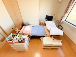 ナチュラルな色調の居室