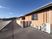 通路がある建物外観