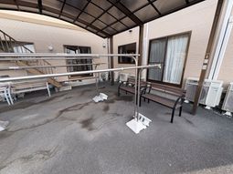 洗濯物干場の屋根付き空間