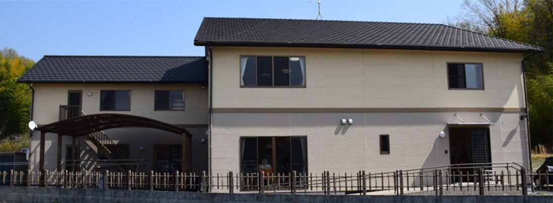 二階建ての建物外観