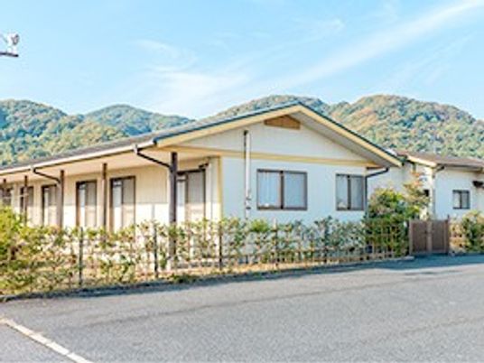 山並み前の平屋外観  