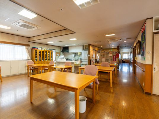 明るい食堂の風景