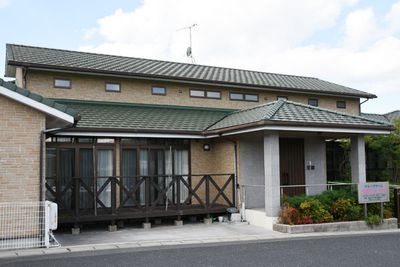 落ち着いた雰囲気の外観