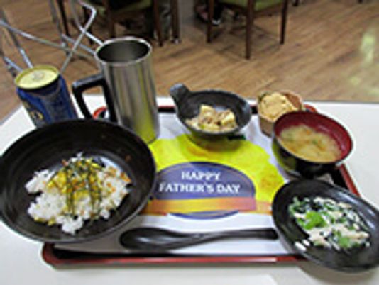 父の日の特別な食事トレー