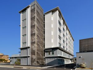 モダンな外観の建物  