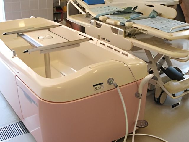 機器のある浴室 浴室 安全に配慮された設備が整った場所です。介護をサポートする工夫が見られます。