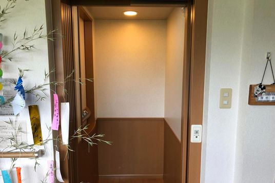 エレベーター内