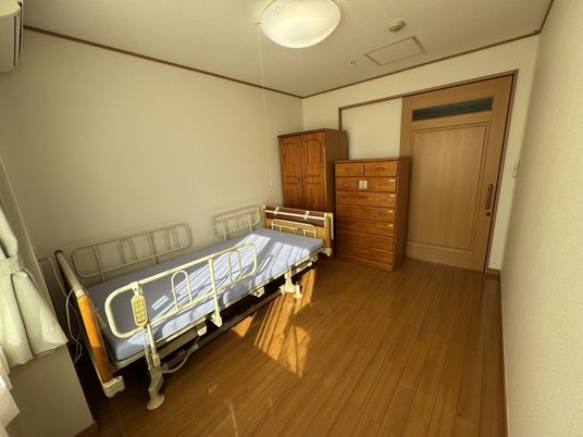 日差しが差し込む居室
