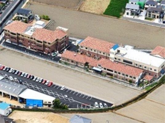 広々とした施設の全景
