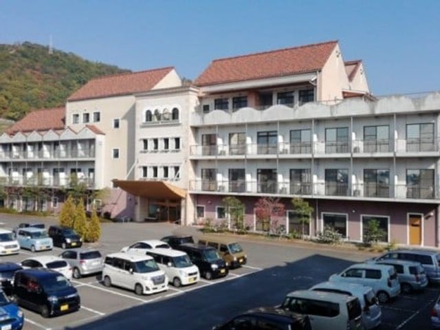 広々とした外観 外観 開放感あふれる建物前の様子です。駐車場も広く、訪れる方の利便性を考慮した作りとなっています。