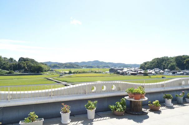 広々としたテラスの風景