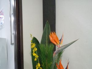 花が飾られた廊下  