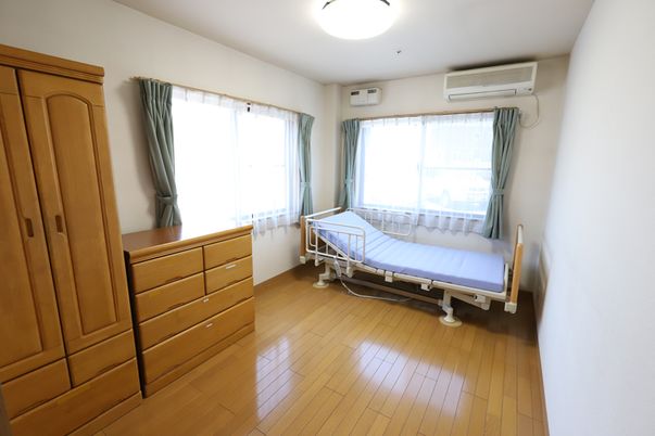 明るく広々とした居室