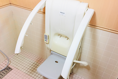浴室用の介助椅子