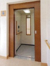 清潔感のあるエレベーター入口