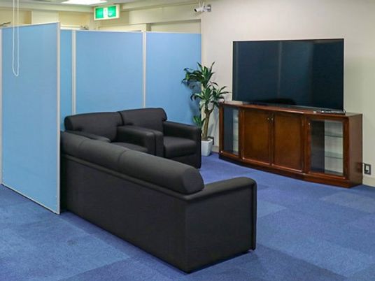 ソファとテレビの休憩室  