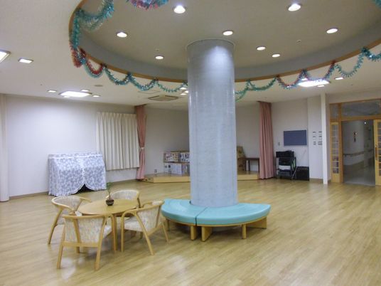 広々とした室内の空間