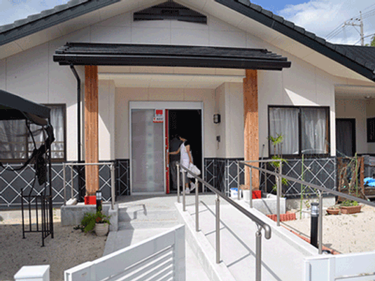 玄関口のエントランス