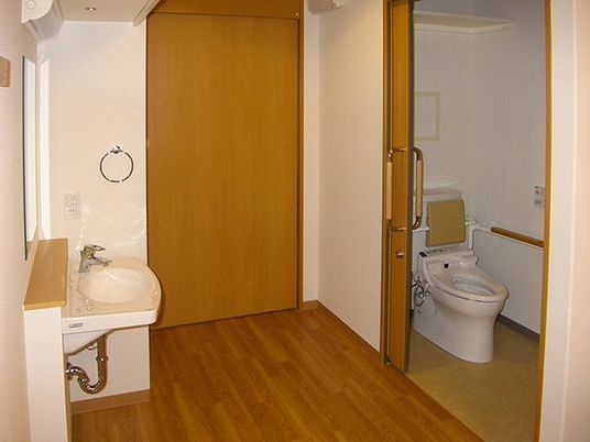 洗面台とトイレの空間