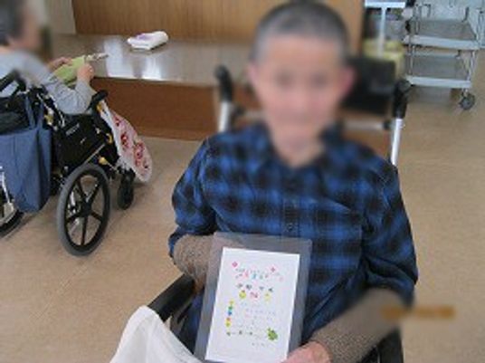 交流を楽しむ様子の居室