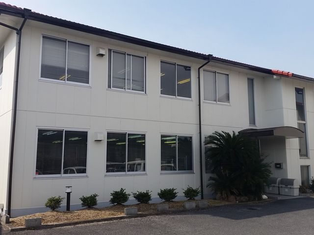 落ち着いた建物外観 外観 住宅街に佇む落ち着いた雰囲気の建物です。周囲の環境と調和した設計になっています。