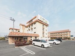 明るい外観の建物