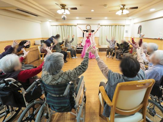活動を楽しむシニアの集い