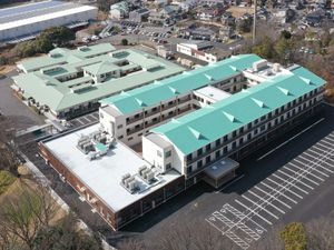 緑屋根の建物外観  