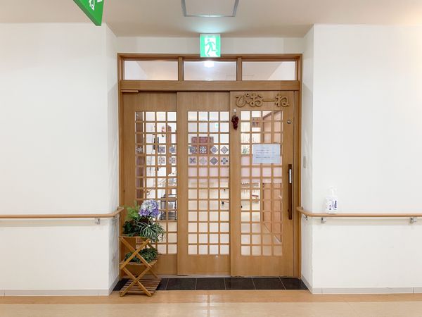 優雅なデザインの扉
