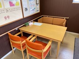 案内板のある談話スペース