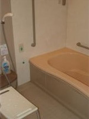 快適な設備の浴室