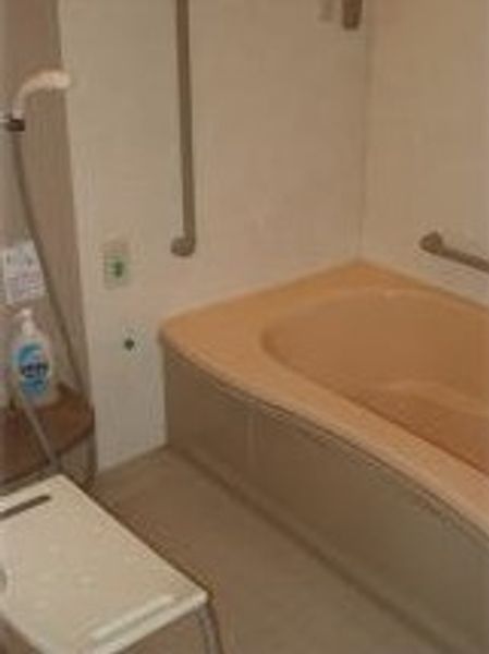 安全な手すり付き浴室