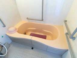 手すり付き浴槽