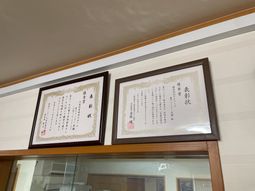 掲示物のある廊下