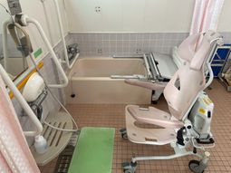 入浴支援設備の浴室  