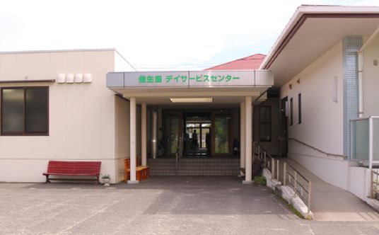 施設のエントランス